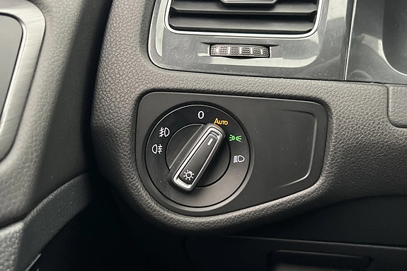 Volkswagen Golf VII 13 of 13