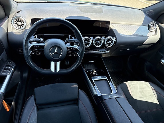 Mercedes-Benz GLA250 e 4 of 5
