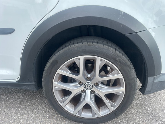 Volkswagen Touran Cross 4 of 5