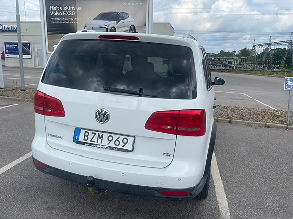 Volkswagen Touran Cross 3 of 5