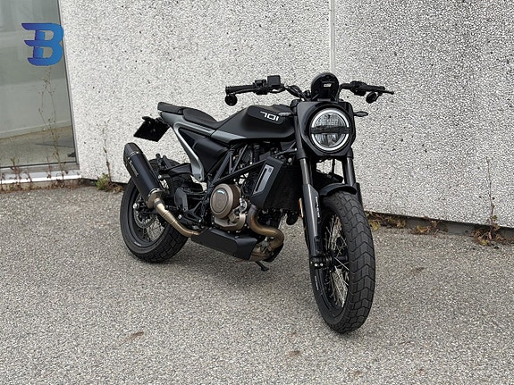 Husqvarna 701 Svartpilen 701 2020 2 of 10