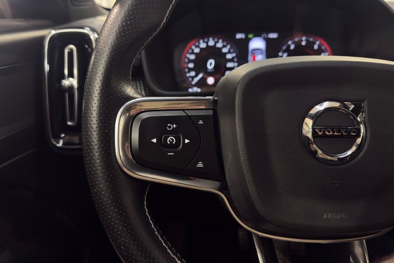 Volvo XC40 11 of 28