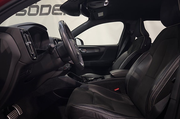 Volvo XC40 7 of 28