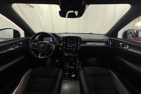 Volvo XC40 14 of 28