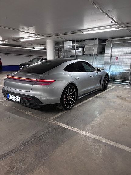 Porsche Taycan 4S 3 of 6