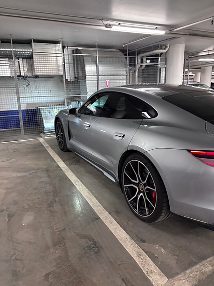 Porsche Taycan 4S 4 of 6