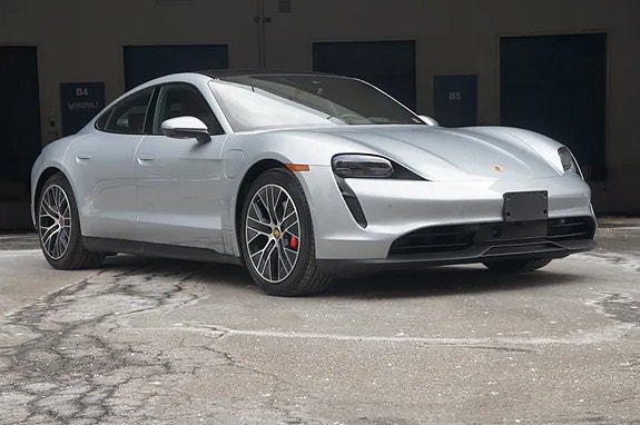 Porsche Taycan 4S 2 of 6