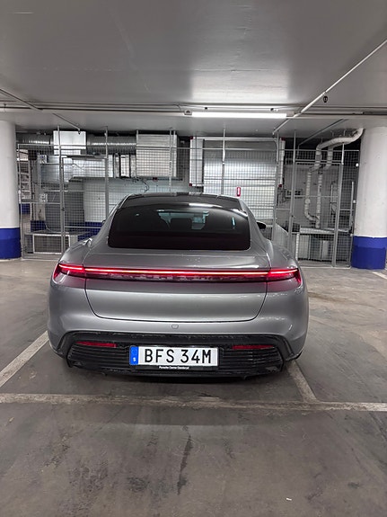 Porsche Taycan 4S 5 of 6