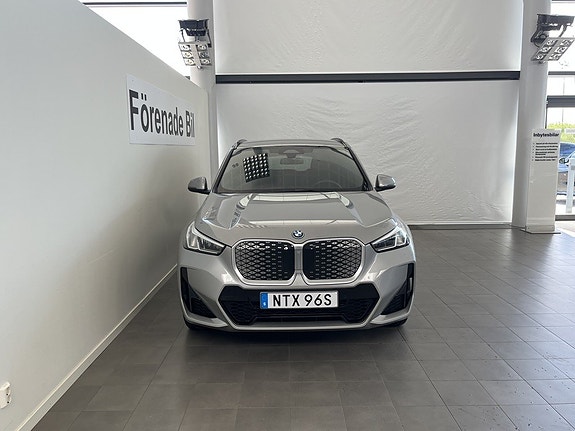 BMW iX1 2 of 5