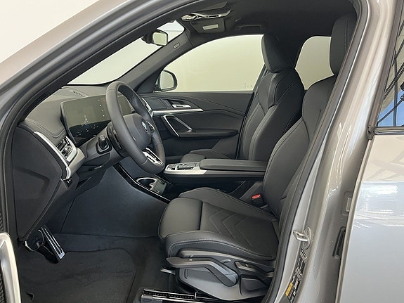 BMW iX1 5 of 5