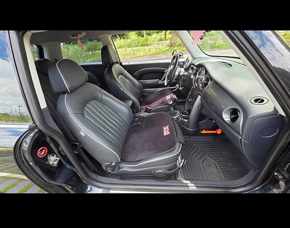 MINI Cooper 12 of 17
