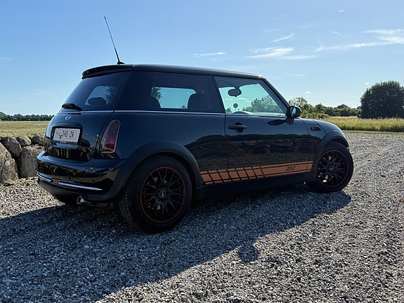 MINI Cooper 2 of 5