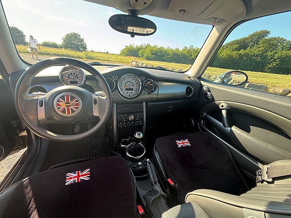 MINI Cooper 7 of 17