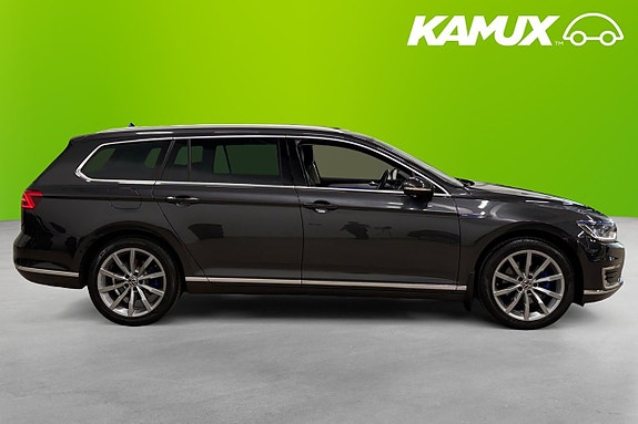 Volkswagen Passat 2 of 5
