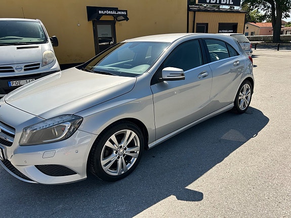 Mercedes-Benz A180 2 of 5