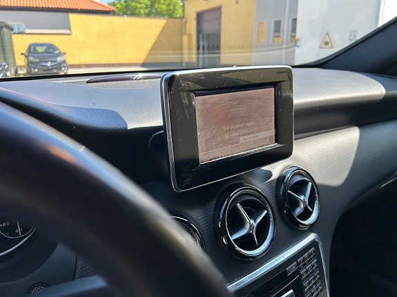 Mercedes-Benz A180 4 of 5
