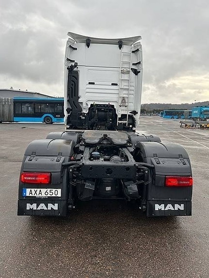 MAN TGX 28.520 6x2-2 BL SA 2 of 9