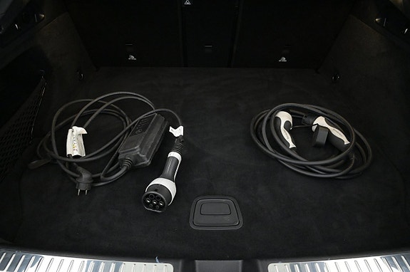 Mercedes-Benz GLC300 e 24 of 27