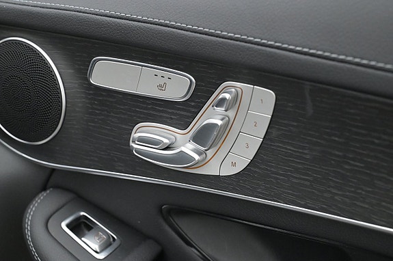 Mercedes-Benz GLC300 e 14 of 27