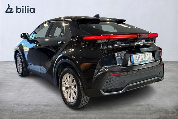 Toyota C-HR 2 of 21