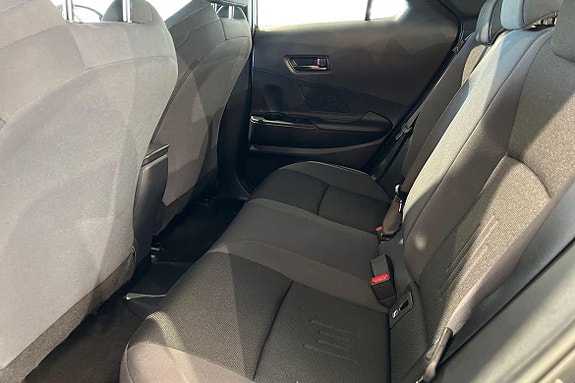 Toyota C-HR 13 of 21