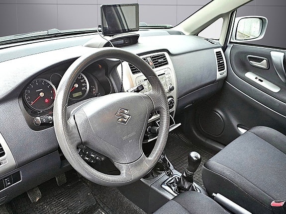 Suzuki Liana 7 of 9
