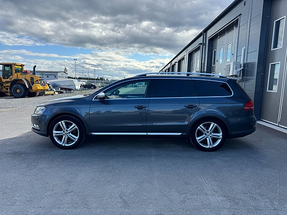 Volkswagen Passat Alltrack 2 of 5
