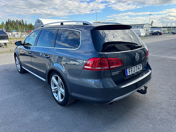 Volkswagen Passat Alltrack 3 of 5