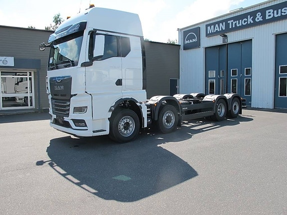 MAN TGX 35.520 8x2H BL CH 4 of 14