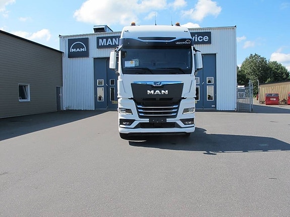 MAN TGX 35.520 8x2H BL CH 2 of 14