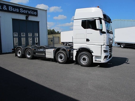 MAN TGX 35.520 8x2H BL CH 10 of 14