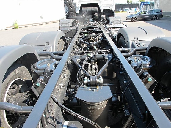 MAN TGX 35.520 8x2H BL CH 14 of 14