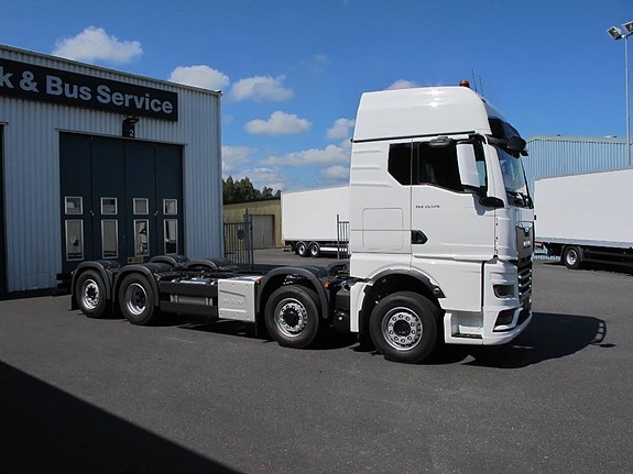 MAN TGX 35.520 8x2H BL CH 11 of 14