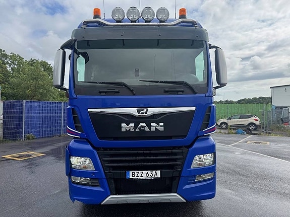 MAN TGX 33.640 2 of 5