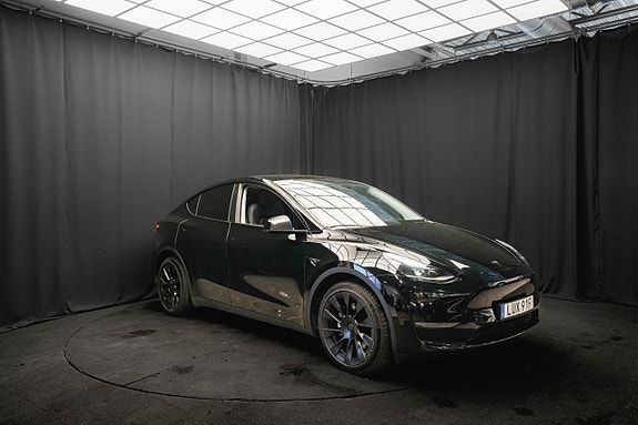 Tesla Model Y 5 of 5