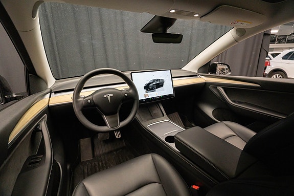 Tesla Model Y 11 of 23