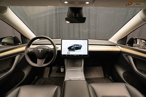 Tesla Model Y 12 of 23