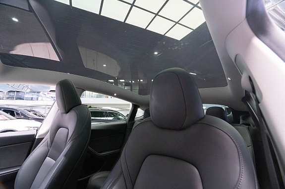Tesla Model Y 13 of 23