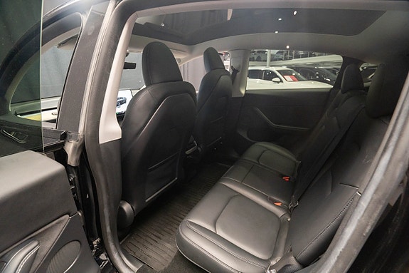 Tesla Model Y 19 of 23