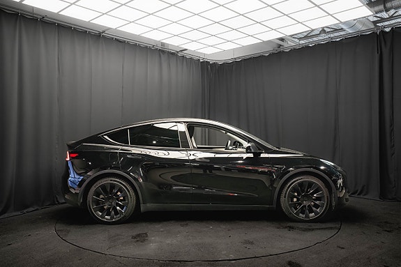 Tesla Model Y 6 of 23