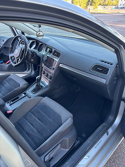 Volkswagen Golf Alltrack 7 of 11