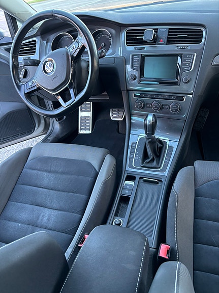 Volkswagen Golf Alltrack 8 of 11