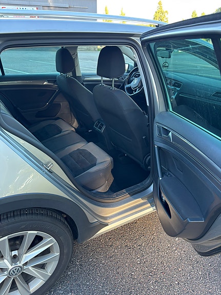 Volkswagen Golf Alltrack 11 of 11