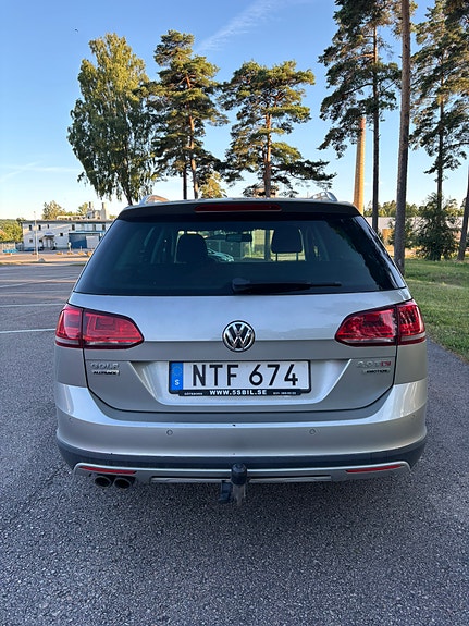 Volkswagen Golf Alltrack 4 of 11