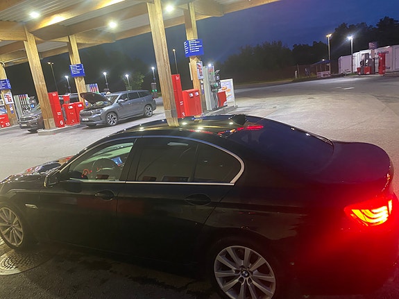 BMW 520d 3 of 5