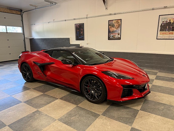 Chevrolet Corvette 2 of 5