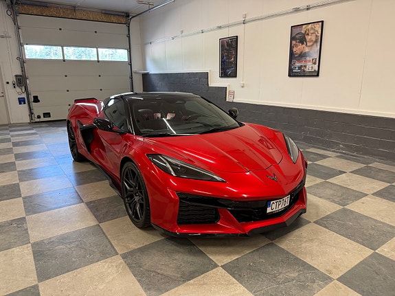 Chevrolet Corvette 3 of 5