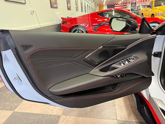 Chevrolet Corvette 22 of 26