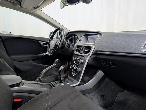 Volvo V40 8 of 14