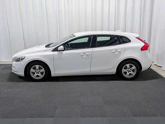 Volvo V40 2 of 5